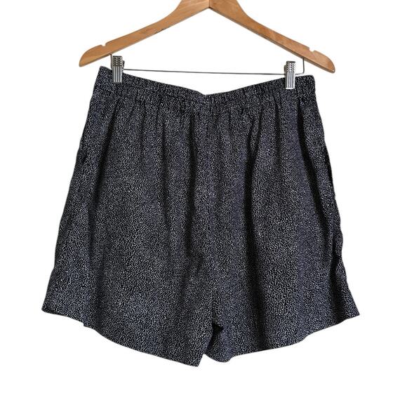 H&M Women's High Waisted Polka Dot Pleated Pull On Short Size 12 Black White NWT - Picture 6 of 7